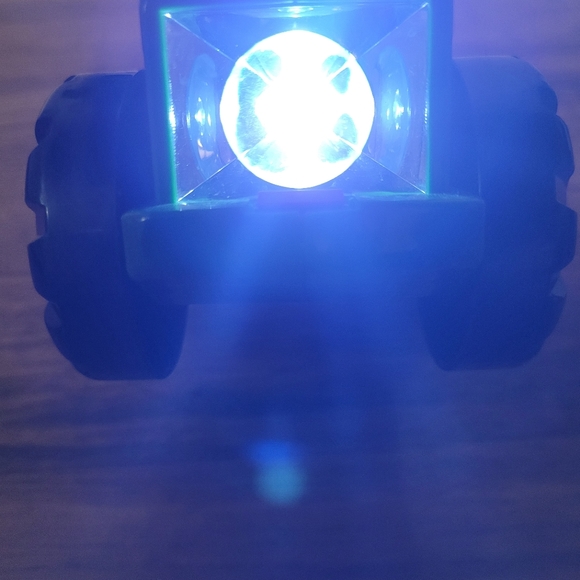 John Deere Roll and Go Flashlight & Tractor - Picture 3 of 7